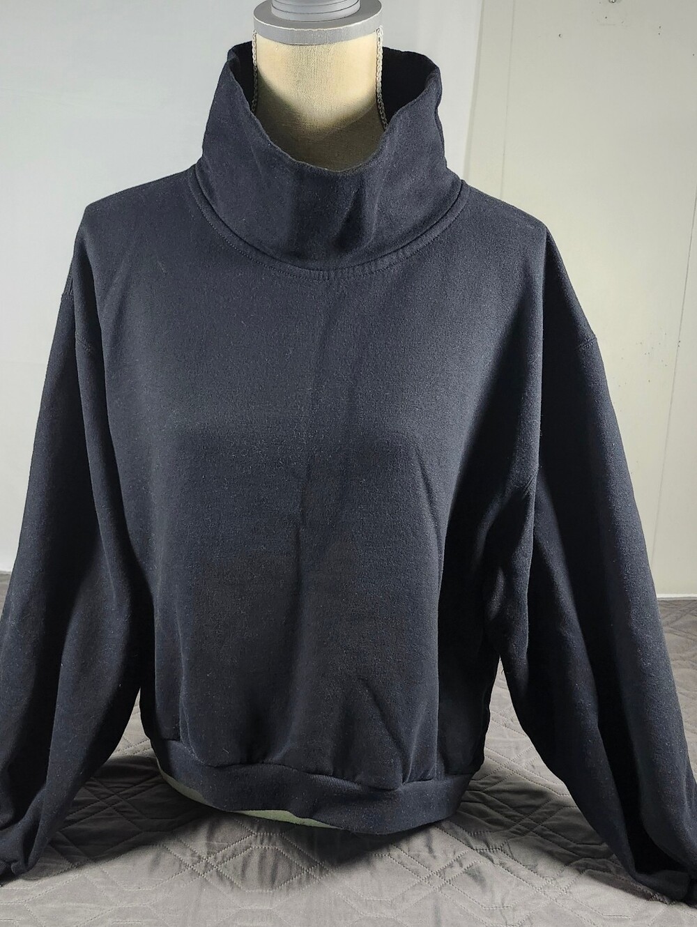 Abercrombie & Fitch Soft A&F Collection Turtleneck cropped Sweatshirt size XL